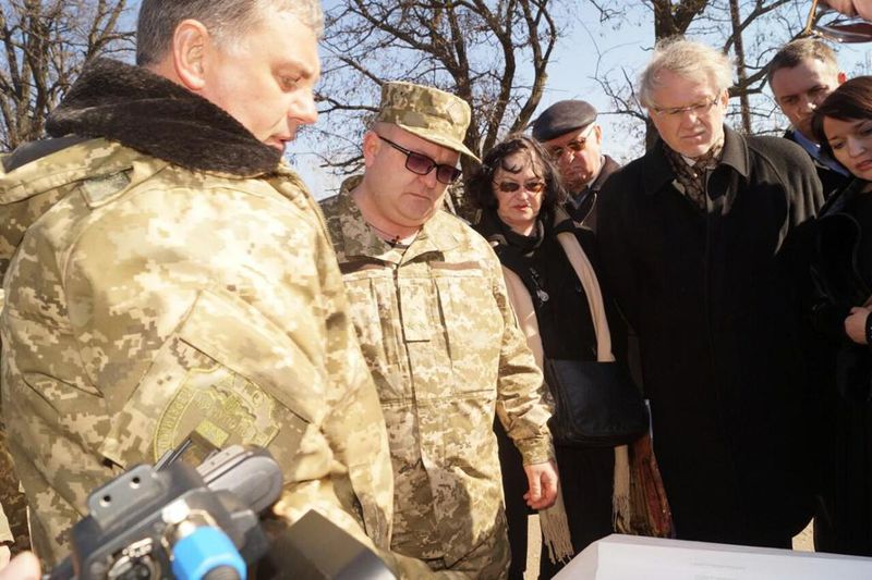 Костянтин Бриль ознайомився з умовами несення служби солдатами ЗСУ у Мелітопольському районі