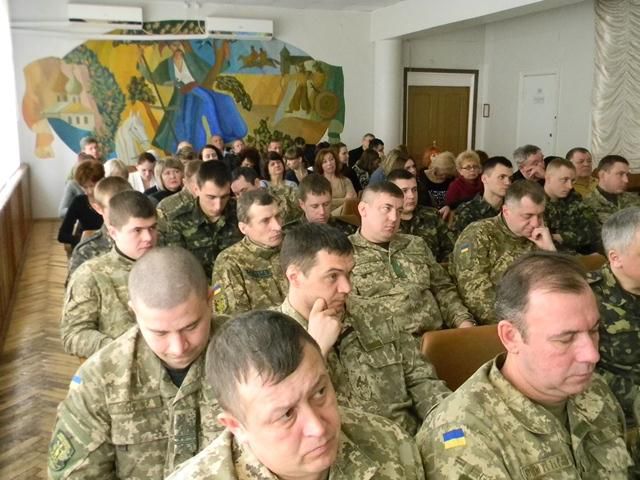 Правоохоронці допомагають військовим протидіяти корупції