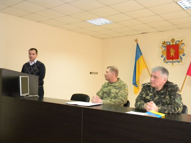Правоохоронці допомагають військовим протидіяти корупції