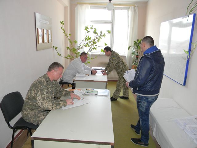 Військкомати області готуються відправити на строкову службу майже 700 призовників