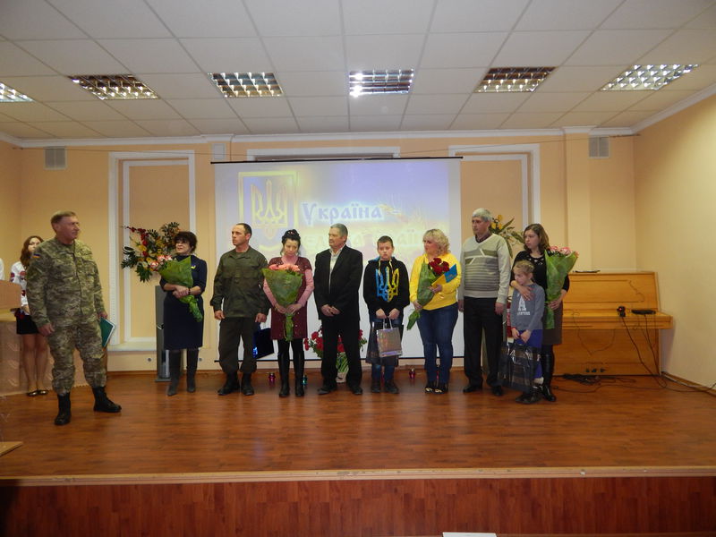 Запорізькі школярі привітали нацгвардійців із професійним святом