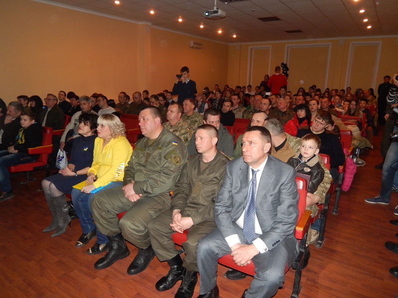 Запорізькі школярі привітали нацгвардійців із професійним святом