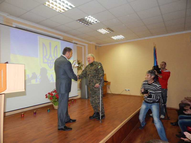 Запорізькі школярі привітали нацгвардійців із професійним святом