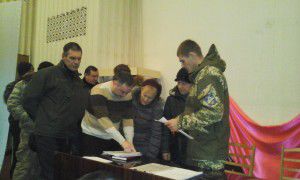 Землевпорядники приїхали до гуляйпільських учасників АТО та вручили дозволи на  земельні ділянки 