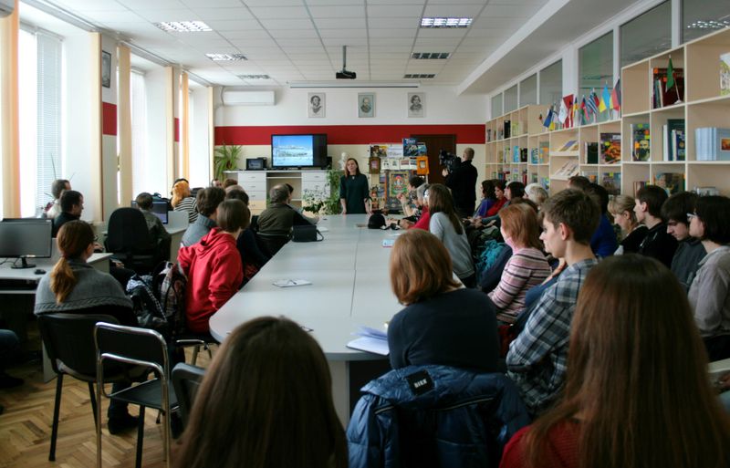 Відвідувачі Запорізької обласної універсальної наукової бібліотеки мандрують Тибетом