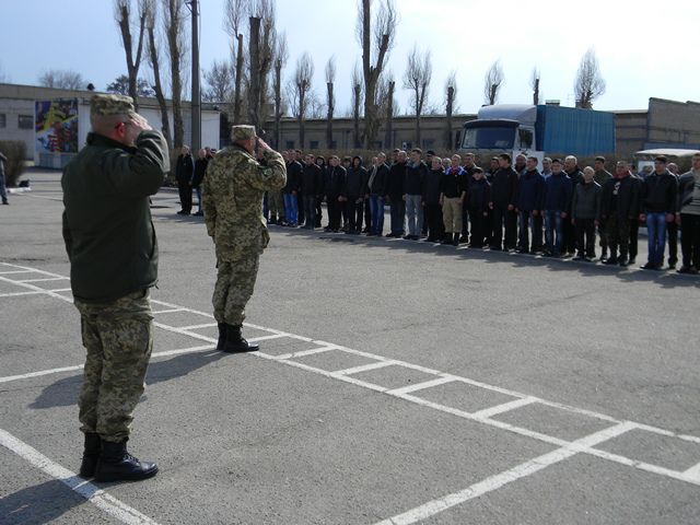Військовослужбовців строкової  служби не відправлятимуть у зону АТО 