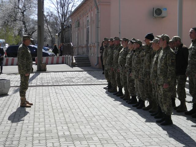 Добровольці поповнюють лави військових частин