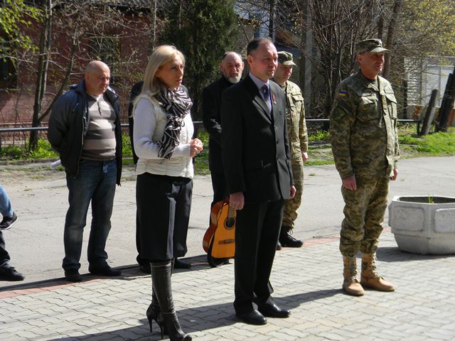 Добровольці поповнюють лави військових частин