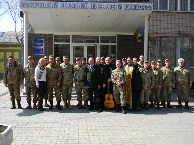 Добровольці поповнюють лави військових частин