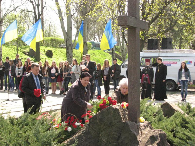 Запоріжці вшанували пам’ять в’язнів нацистських концтаборів