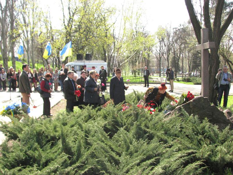 Запоріжці вшанували пам’ять в’язнів нацистських концтаборів