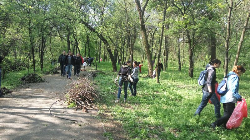 На суботнику оновлено парк Перемоги у Запоріжжі