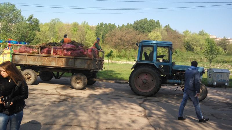 На суботнику оновлено парк Перемоги у Запоріжжі