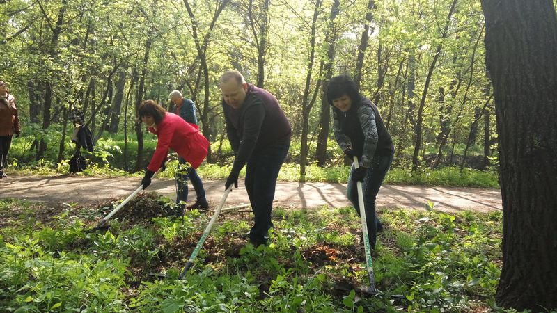 На суботнику оновлено парк Перемоги у Запоріжжі