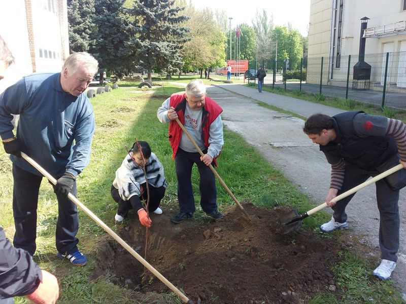 Запорізька молодь і спортсмени попрацювали на суботнику