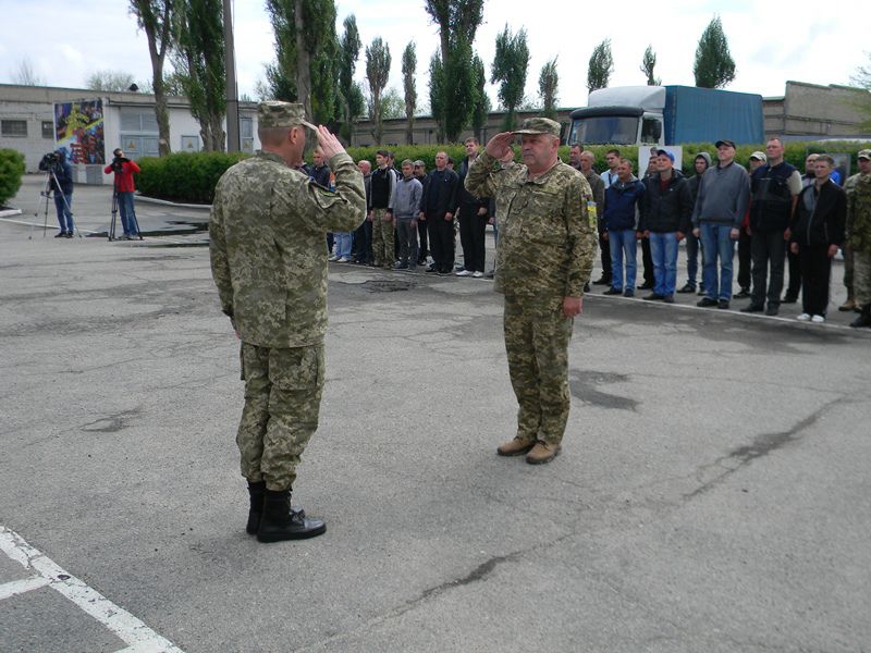 Майбутні контрактники відправилися в навчальні центри
