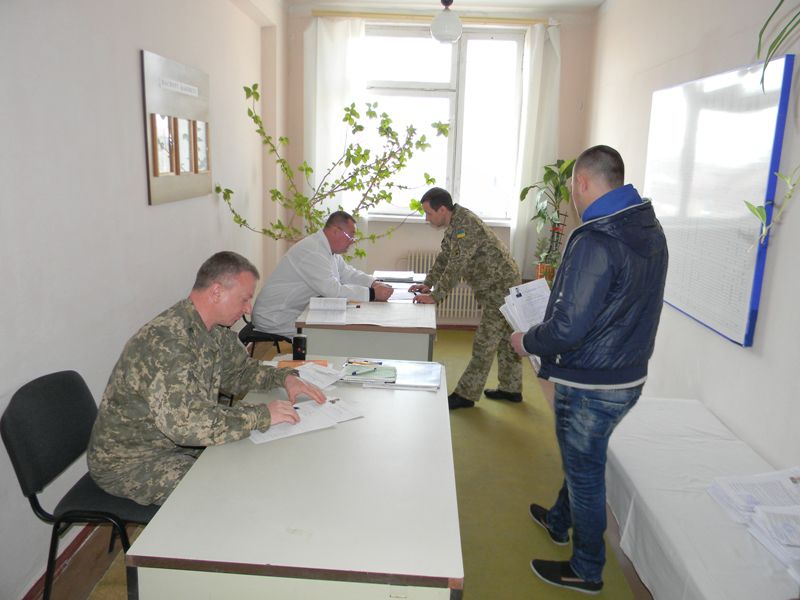 Призовники готуються до відправки у військові частини