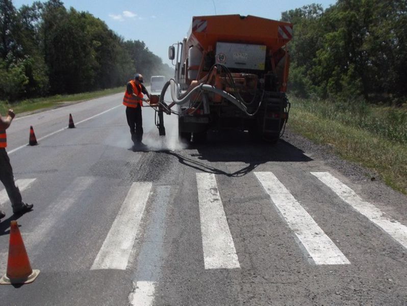 На дорогах області роботи з ліквідації  ямковості – у розпалі