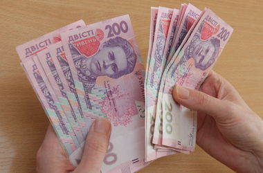 Зростання  заробітної плати не встигає за інфляцією
