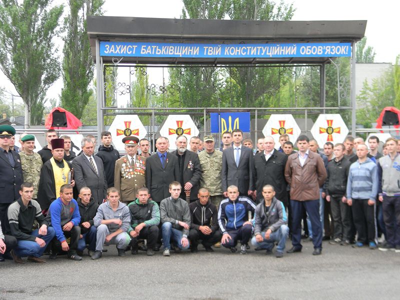Перші запорізькі призовники поповнили лави військових частин