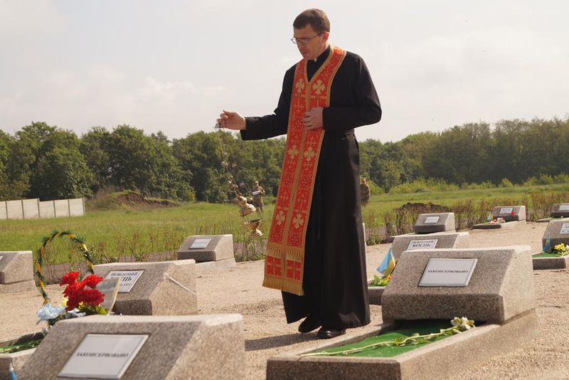Запоріжці вшанували пам’ять 83-х невідомих бійців, похованих на Кушушумському кладовищі