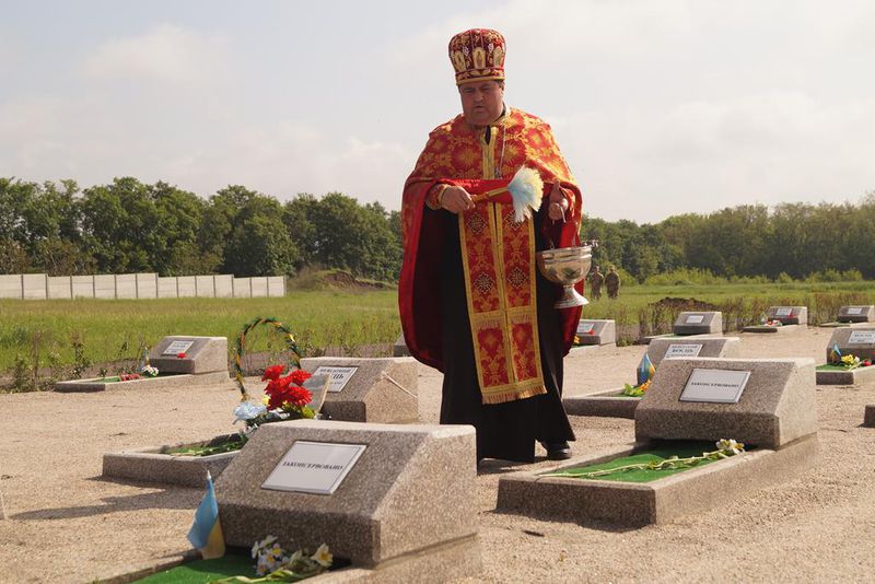 Запоріжці вшанували пам’ять 83-х невідомих бійців, похованих на Кушушумському кладовищі