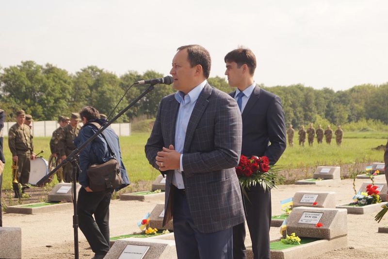 Запоріжці вшанували пам’ять 83-х невідомих бійців, похованих на Кушушумському кладовищі