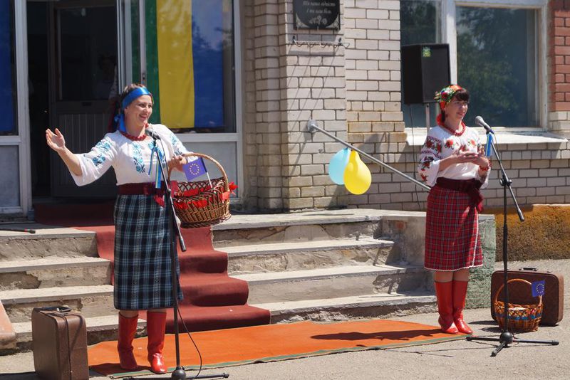 До Дня Європи громаді Кінських Роздорів вручено нову сільськогосподарську техніку