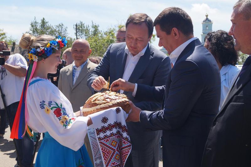 До Дня Європи громаді Кінських Роздорів вручено нову сільськогосподарську техніку