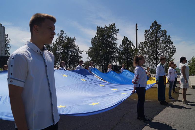 До Дня Європи громаді Кінських Роздорів вручено нову сільськогосподарську техніку