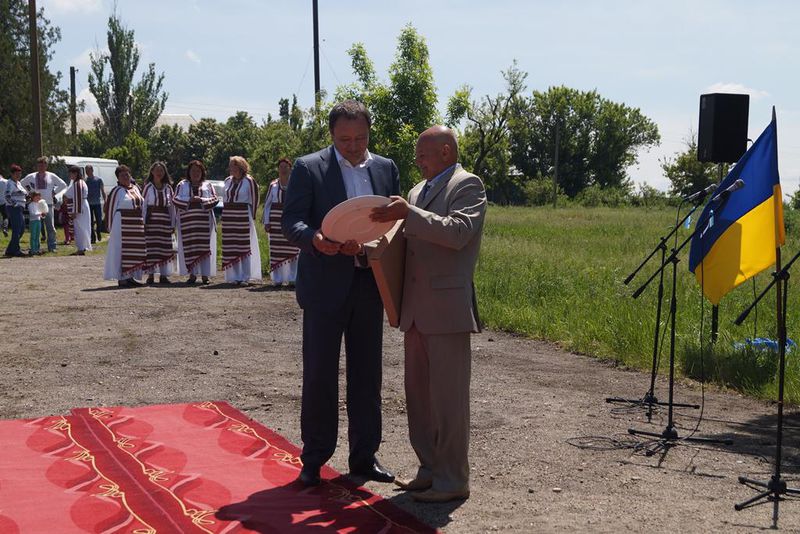 До Дня Європи громаді Кінських Роздорів вручено нову сільськогосподарську техніку