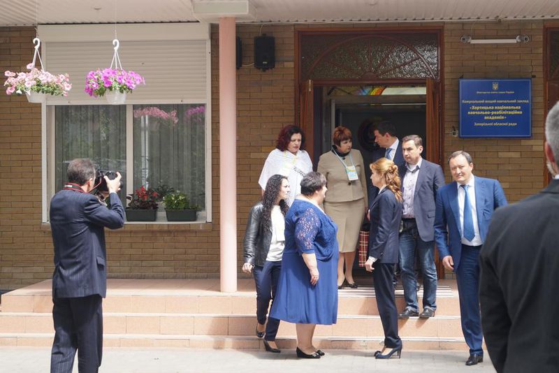 Запорізькі освітяни отримали від Марини Порошенко сертифікати для впровадження інклюзивної освіти в школах 