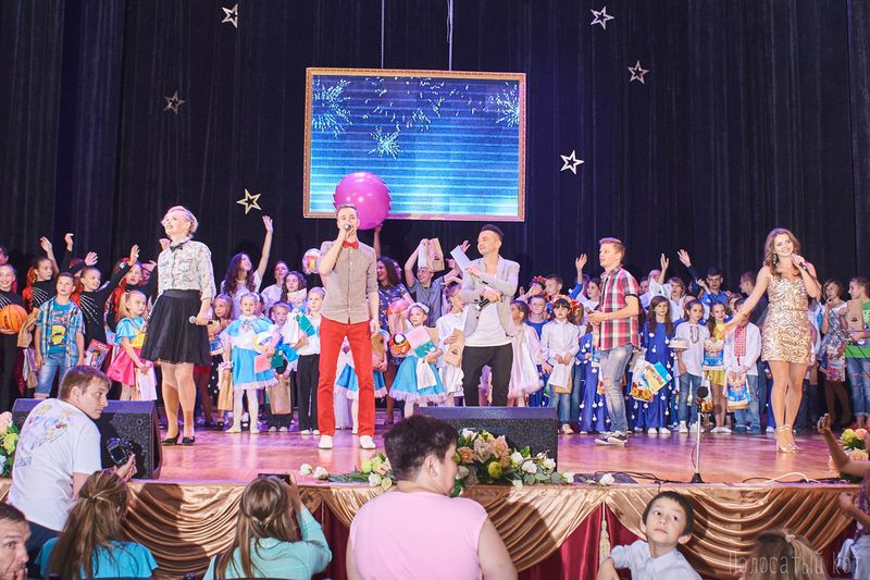 Фестиваль «Гармонія сердець» об’єднав на одній сцені артистів та дітей з особливими потребами