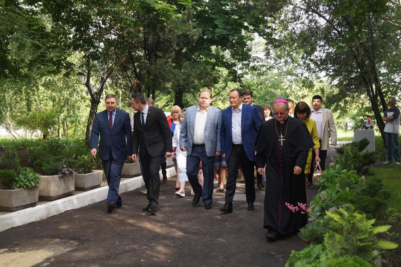 Першому міському голові міста Олександрівська відкрито меморіальну дошку
