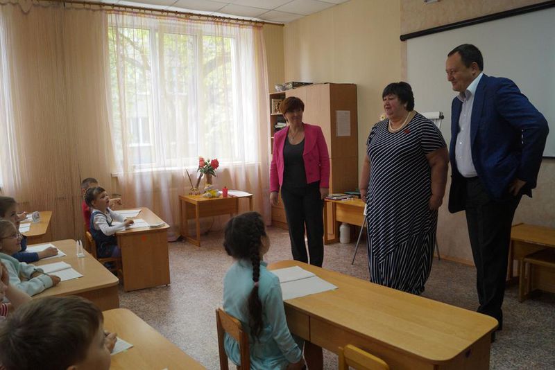 Випускники Хортицької національної академії отримали атестати з рук очільника регіону