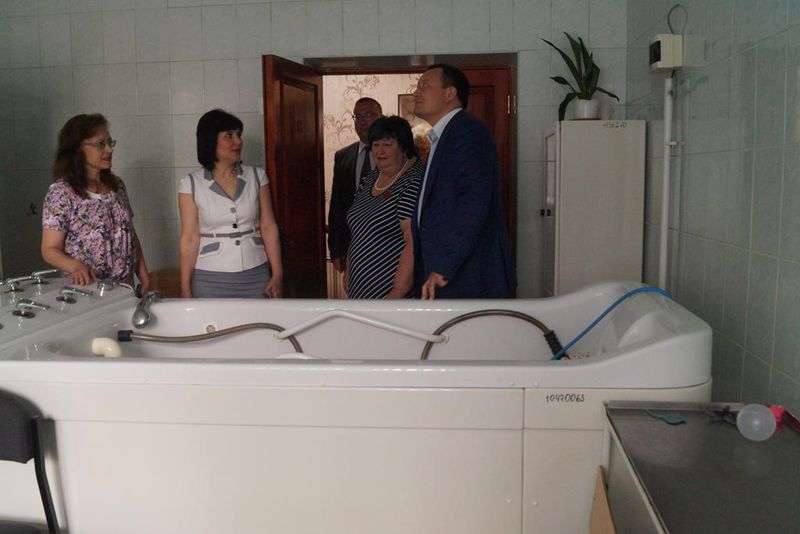 Випускники Хортицької національної академії отримали атестати з рук очільника регіону