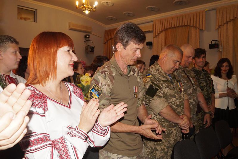 Випускники Хортицької національної академії отримали атестати з рук очільника регіону