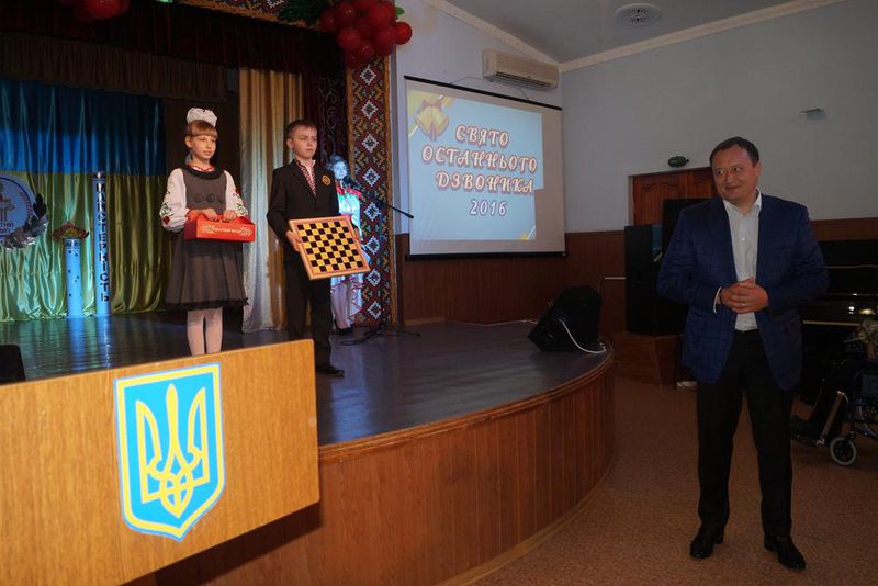 Випускники Хортицької національної академії отримали атестати з рук очільника регіону