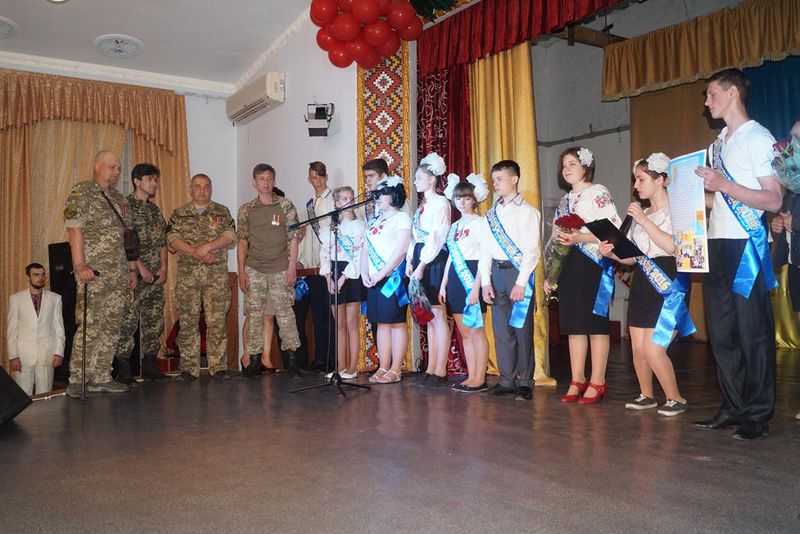 Випускники Хортицької національної академії отримали атестати з рук очільника регіону