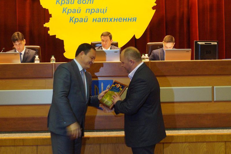 Правоохоронці, які затримали «ювелірну банду», отримали нагороди від керівника регіону