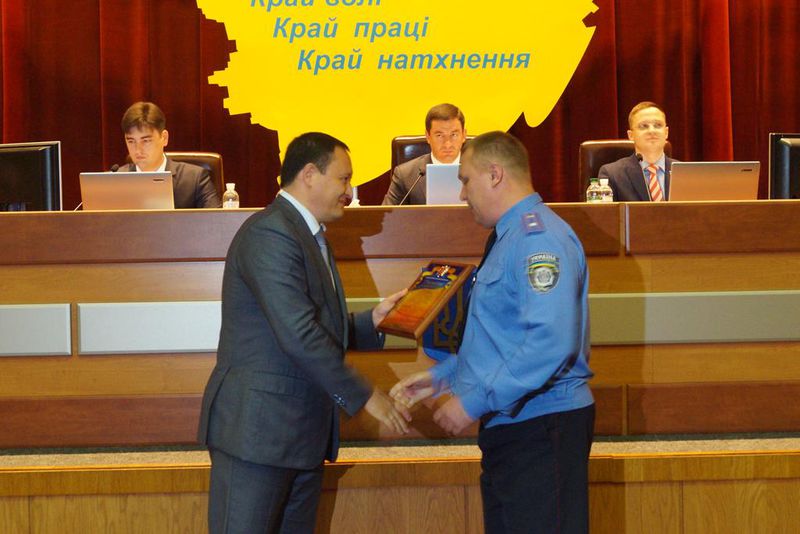 Правоохоронці, які затримали «ювелірну банду», отримали нагороди від керівника регіону