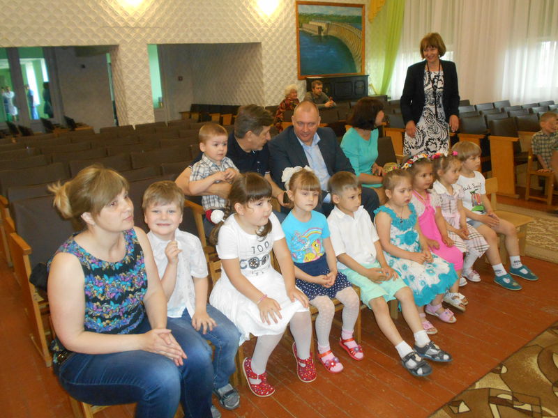До дітей у гості – з вітаннями та подарунками