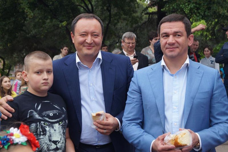 День захисту дітей запоріжці завершили короваєм та «кульками бажань»