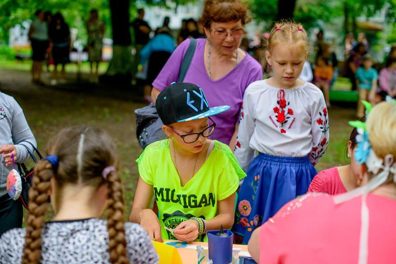 Діти малюють радість і літо