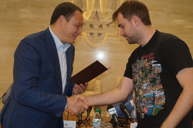 Влада області привітала працівників ЗМІ з Днем журналіста