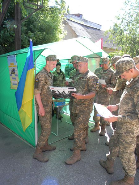 Військові комісаріати області відкрили двері для всіх зацікавлених