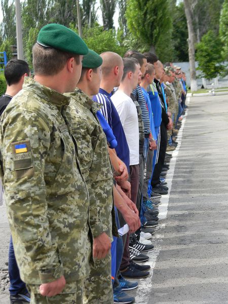 Майбутні контрактники і строковики відправилися  на ратну службу