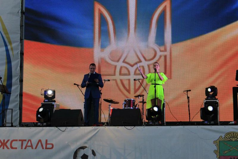 Запорізька молодь  концертом та фаєр-шоу відзначила своє свято