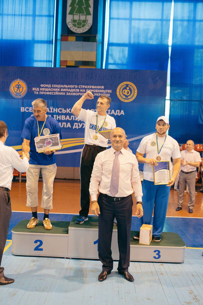 Переможці всеукраїнської спартакіади серед інвалідів праці отримали винагороди