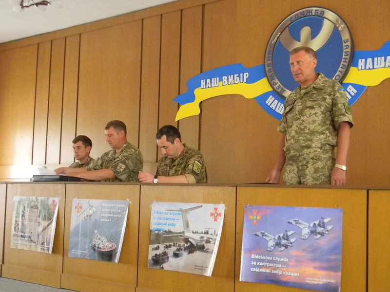 На «Ярмарку вакансій» пропонують конкурентоспроможну професію – контрактну службу   